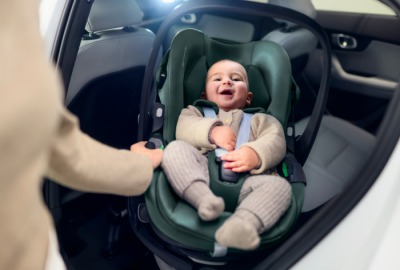 Side-by-side comparison of the Pebble 360 Pro and Pearl 360 Pro infant car seats, highlighting their unique features and designs.